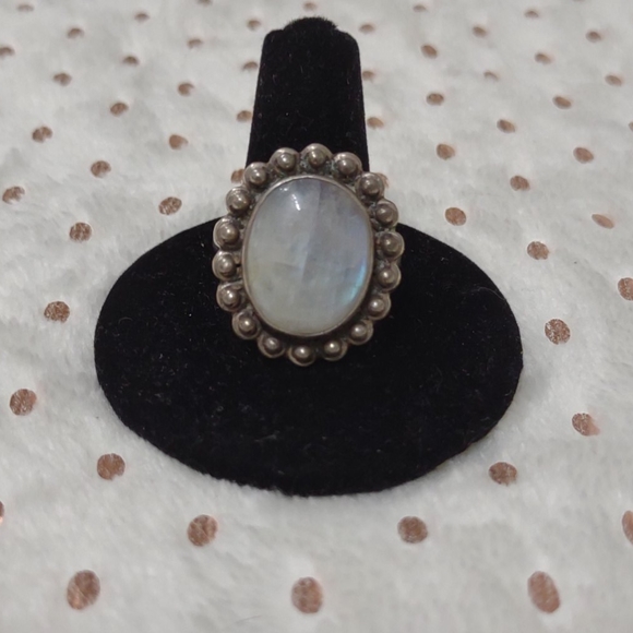 Jewelry - Vintage moonstone 925 stamped beautiful ring.